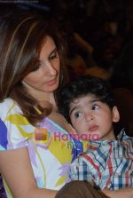 Suzanne Roshan with her son at Rajiv Gandhi Awards in NCPA on 19th Aug 2009 (14).JPG
